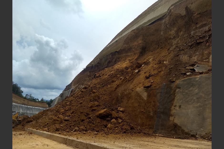 Vista del nuevo derrumbe en el Libramiento de Chimaltenango. (Foto: Conred) 