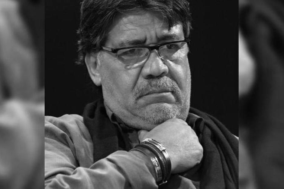 El escritor fue forzado al exilio durante la dictadura de Pinochet en Chile y murió en España a los 70 años víctima del nuevo coronavirus. (Foto: AFP) 