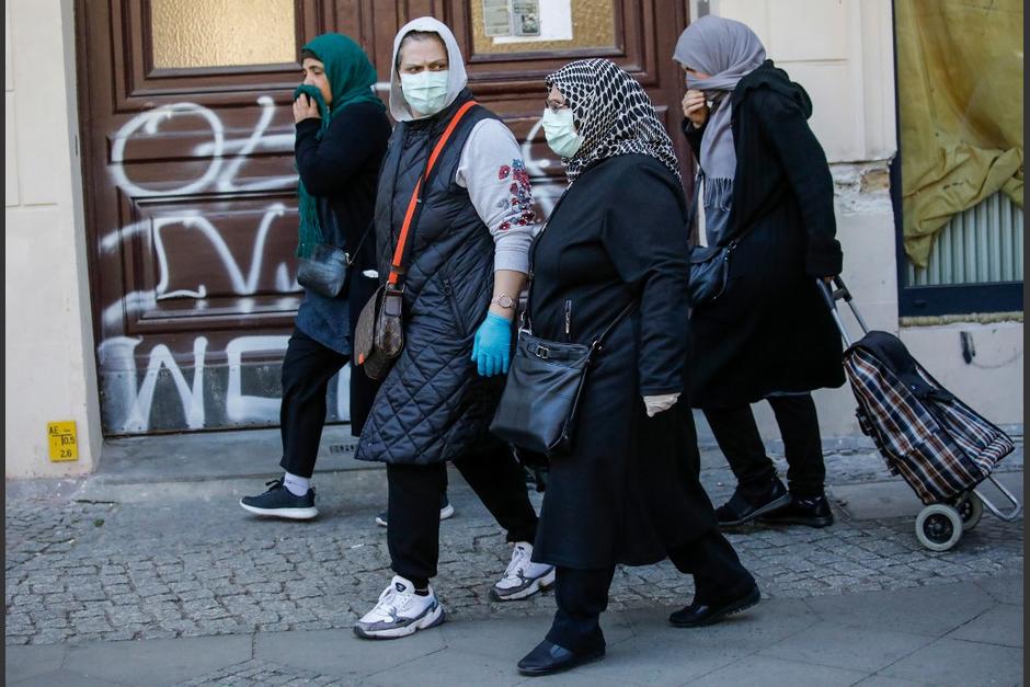 Los expertos tienen varias hipótesis sobre esta enfermedad, pero la vacuna es una de las soluciones que propone la mayoría. (Foto: AFP)