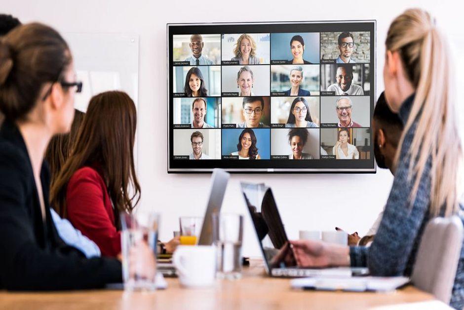 Puedes cargar tus propias imágenes para crear un fondo virtual (Foto ilustrativa: Gestión)