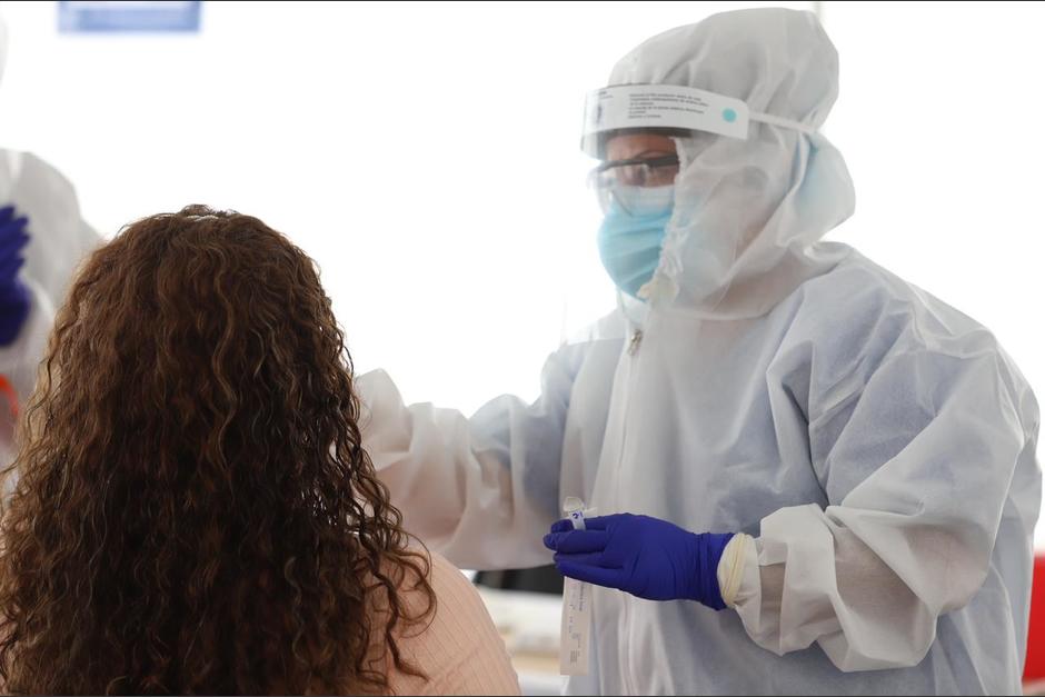 Varios de los médicos extranjeros ya laboran atendiendo a pacientes con Covid-19. (Foto con fines ilustrativos: Congreso)