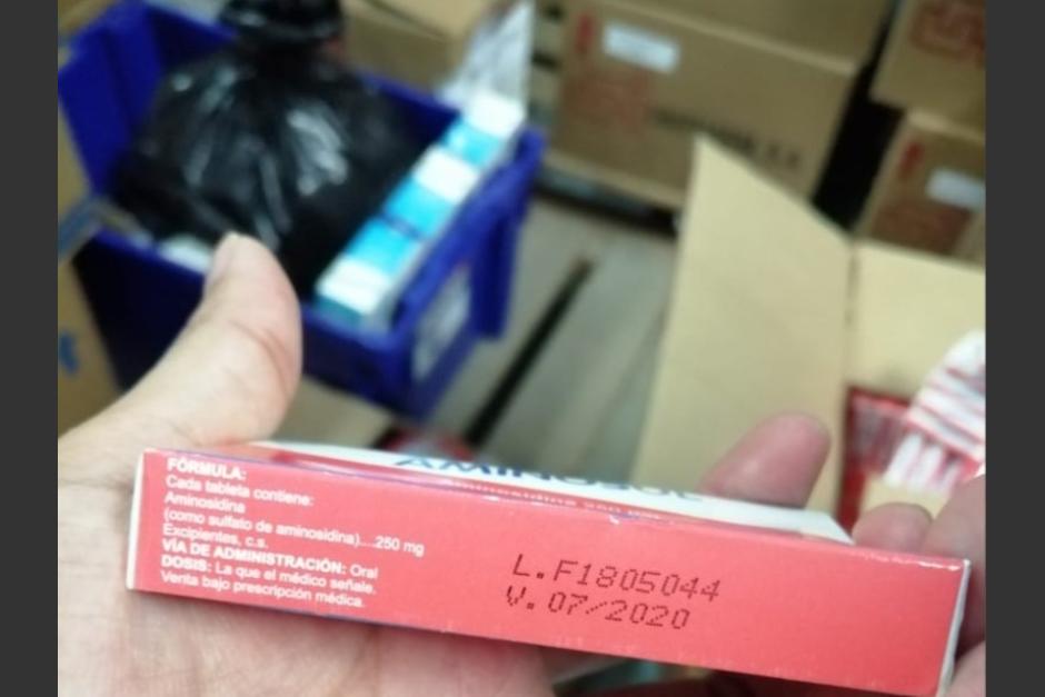El lunes 10 de agosto el diputado Cristian Álvarez denunció la localización de medicina vencida en el hospital temporal del Parque de la Industria. (Foto: Twitter/@_cristiangt)