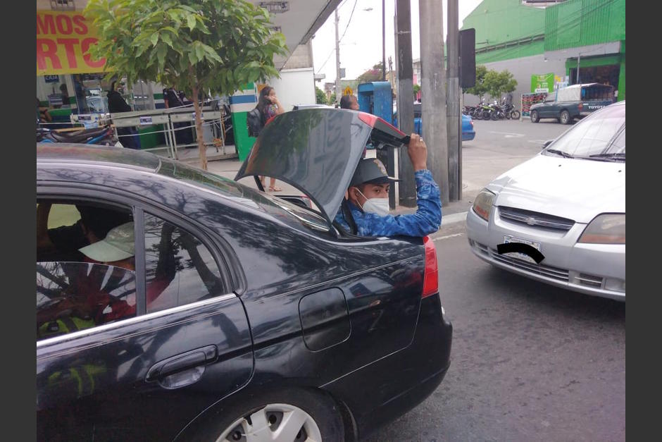 El piloto recibió una multa por la sobrecarga. (Foto: Municipalidad de Mixco)