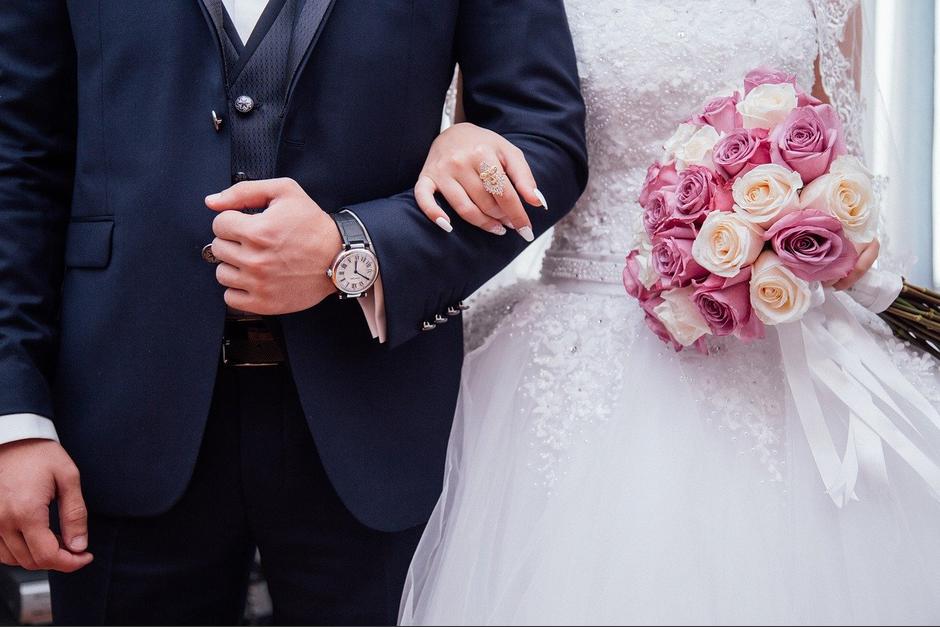 Un recién casado dio positivo a coronavirus, en su boda hubo 200 invitados. (Foto: Pixabay)
