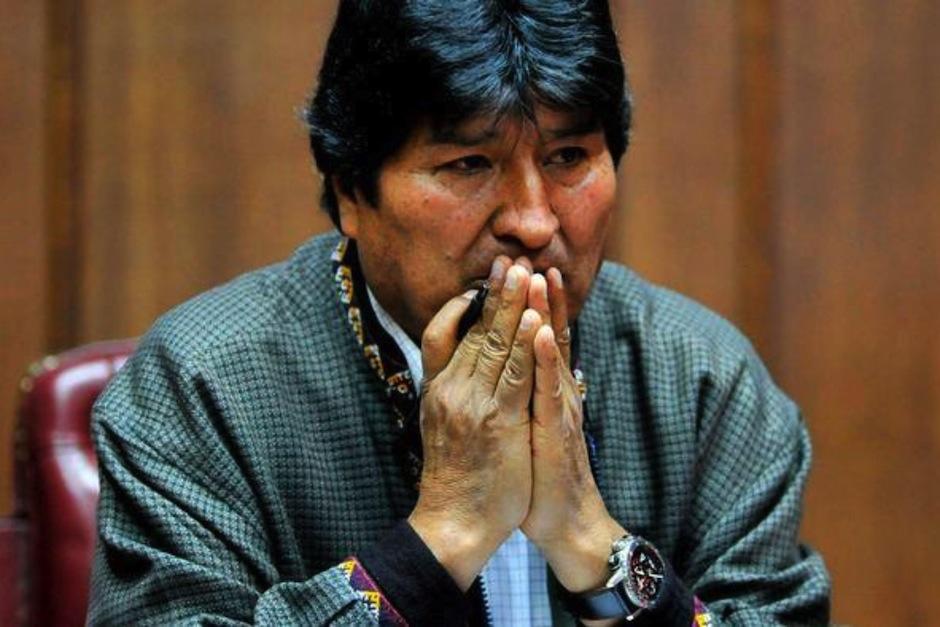 La prensa local difundió en los últimos días fotografías del ex mandatario con una adolescente. (Foto: AFP) 