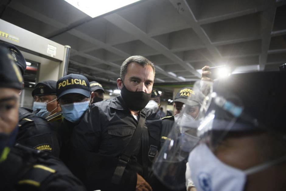 Luego de varios años de estar fugado, el exministro de Comunicaciones, Alejandro Sinibaldi, se entregó a la justicia. (Foto: Wilder López/Soy502)