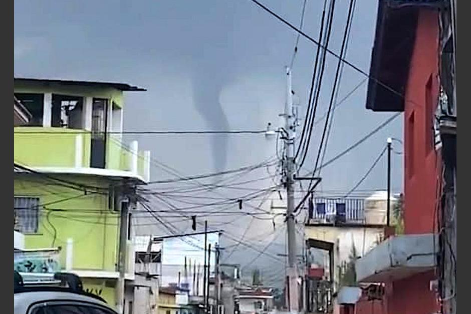 Vecinos de Chimaltenango reportaron la formación de un torbellino. (Foto: SacatepéquezStarNews)