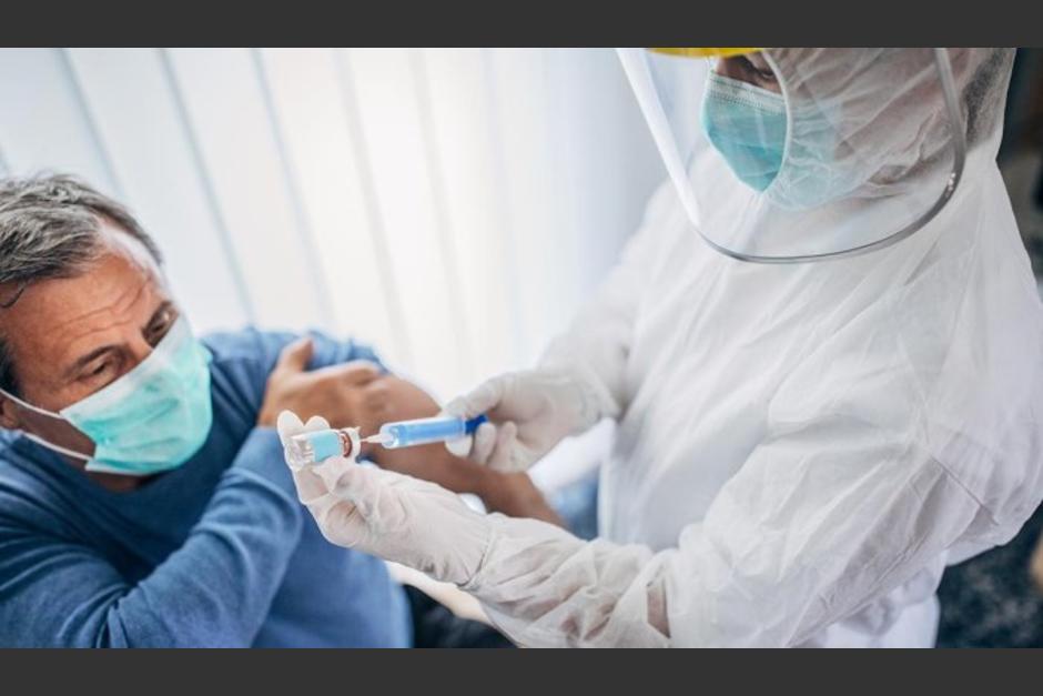El jefe de la Coprecovid explica cómo se aplicarán las vacunas para prevenir el Covid-19. (Foto: South Agency)