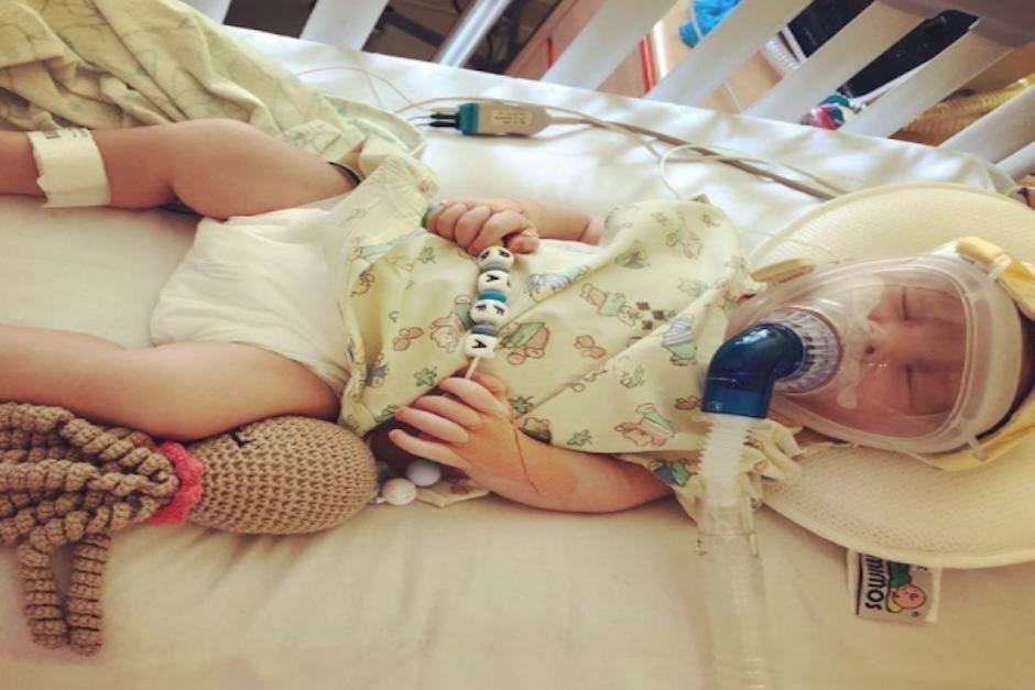 Rafita tiene apenas un mes de haber nacido y sufre una extraña enfermedad genética. (Foto: Instagram)