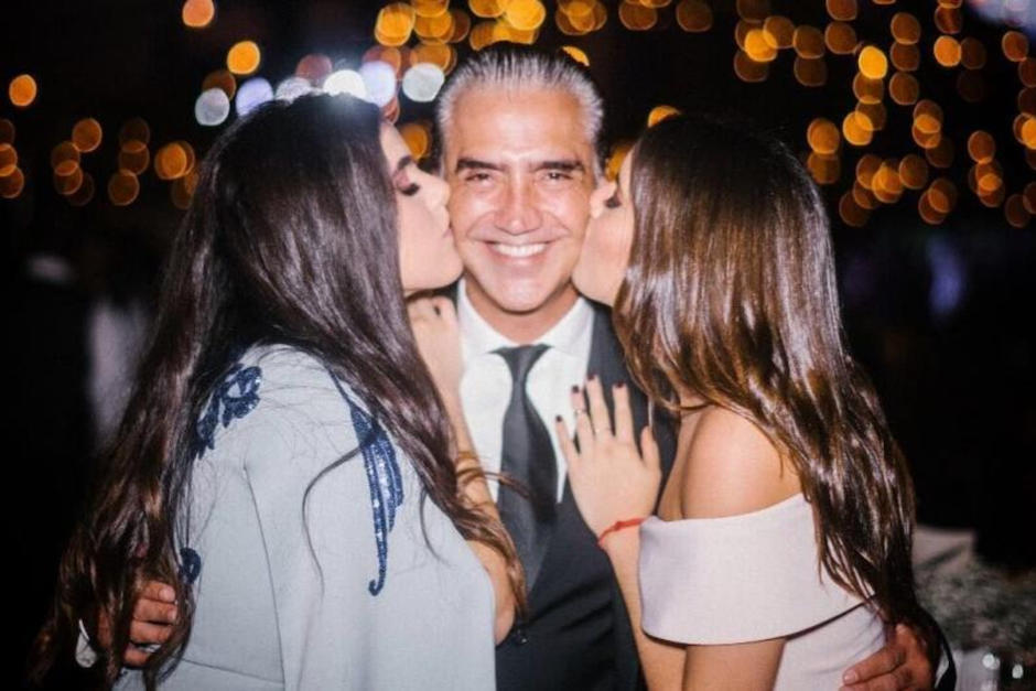 Alejandro Fernández canta villancicos navideños junto a sus hijas. (Foto: Instagram)