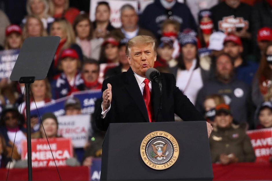 Donald Trump volvió a declararse, este sábado, víctima de fraude en las elecciones. (Foto: AFP)