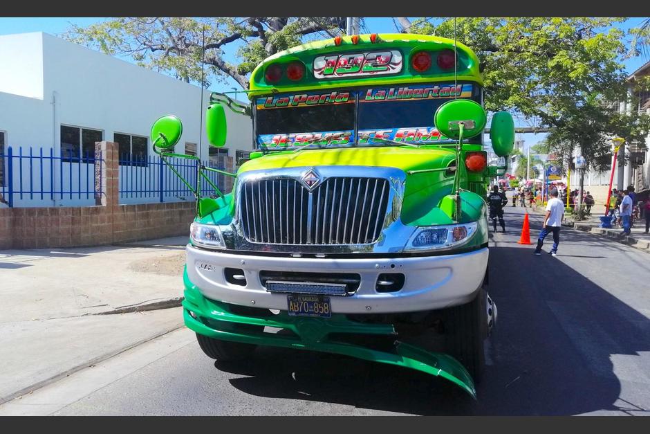 Las autoridades investigan qué hacía el autobús en un sector donde se desarrollaba la competencia. (Foto: Twitter/Javier Aparicio)