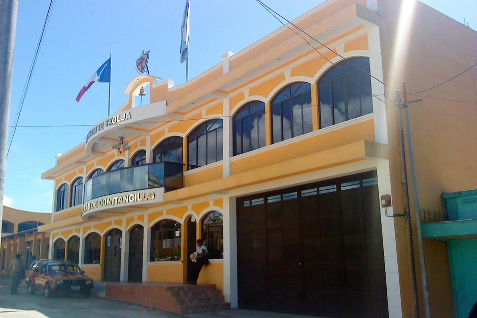 Un vecino irrumpió en la oficina del alcalde y grabó el momento cuando el jefe edil lo evita y sale por otra puerta. (Foto: Municipalidad de Comitancillo)