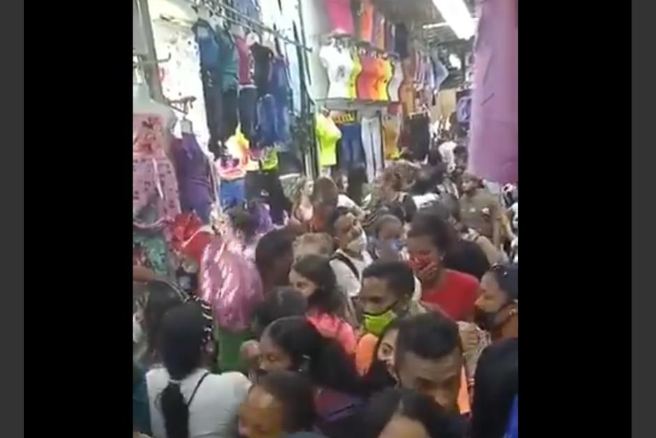 El video muestra aglomeración de personas, sin embargo no corresponde a Guatemala. (Foto: captura video) 