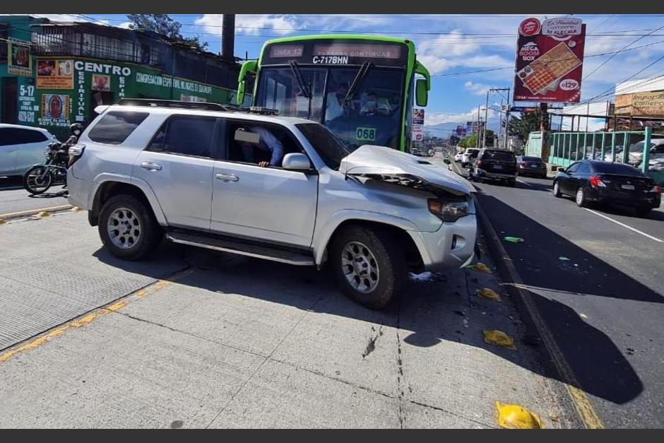 El incidente se produjo cuando el vehículo invadió el carril exclusivo para el transporte municipal. (Foto: Amílcar Montejo)