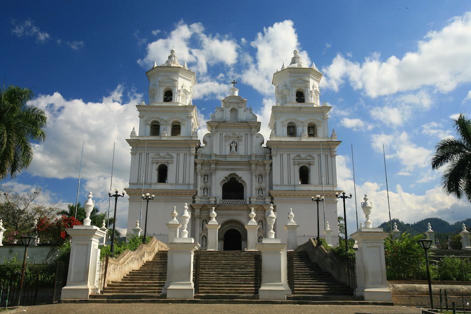 Tras la apertura, los fieles asistieron a la Basílica de Esquipulas a venerar al Cristo Negro. (Foto: Archivo/Soy502)