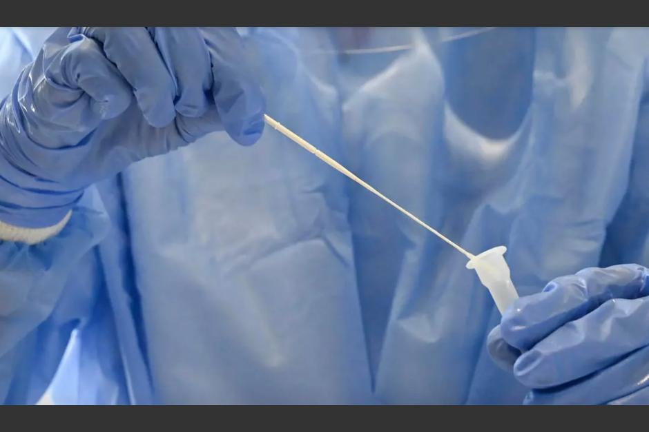 Una nueva cepa del Covid-19, más contagiosa, tiene en alerta al mundo. (Foto: AFP)