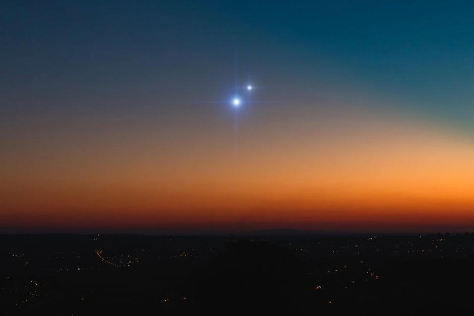 Júpiter y Saturno, se acercaron el máximo el lunes en la "Gran Conjunción" (Foto: @sudaoutdoors)