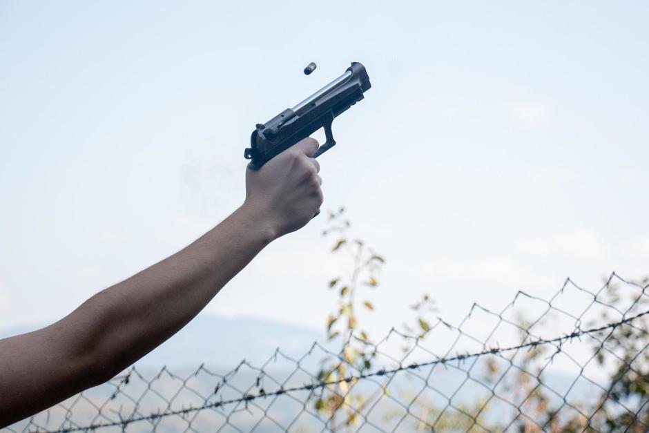 Del 24 al 27 de diciembre se han detenido varias personas por disparar al aire. (Foto: Ilustrativa/Soy502/shutterstock)