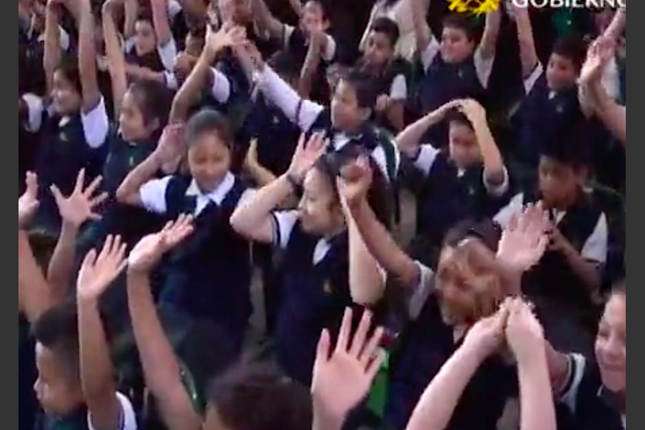 Pensaron que era un asalto, pero sólo se trataba de un ejercicio que haría el presidente Jimmy Morales con los estudiantes que participaron en la inauguración del Ciclo Escolar 2020. (Foto: Captura de pantalla)