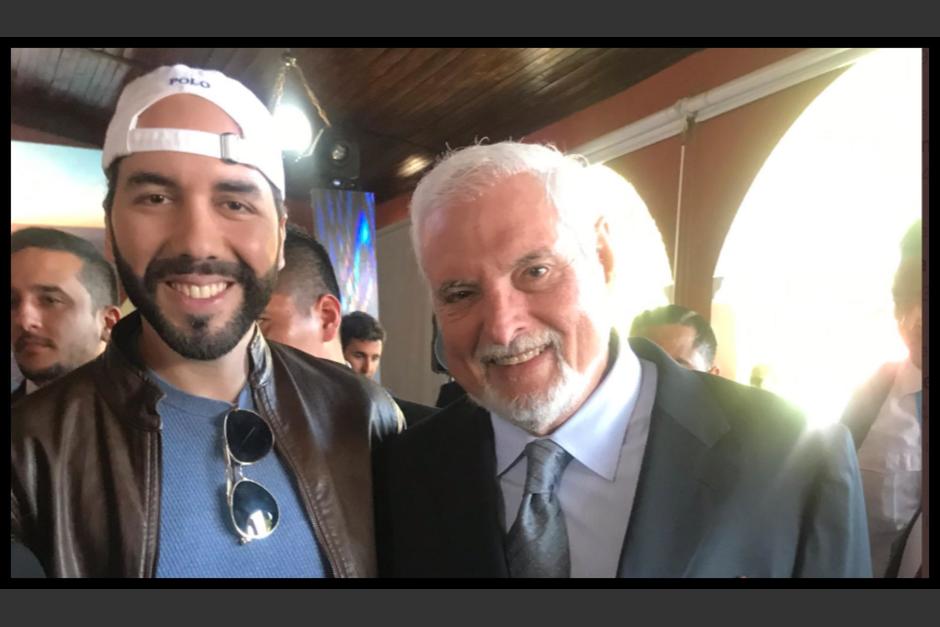 El presidente de El Salvador, Nayib Bukele, se fotografío en Guatemala con el expresidente de Panamá, Ricardo Martinelli. (Foto: Luis Eduardo Camacho/Twitter) 