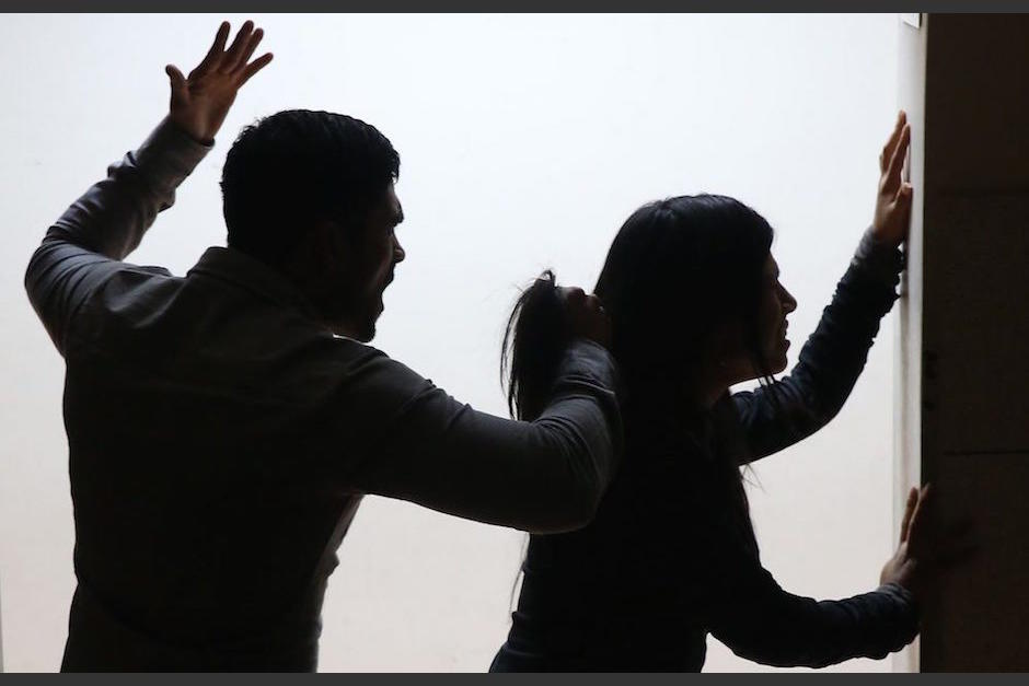 El hombre se ha ganado el respeto de todo un país por el acto de solidaridad y por defender a la mujer de una grave agresión. (Foto: Visor Noticioso)