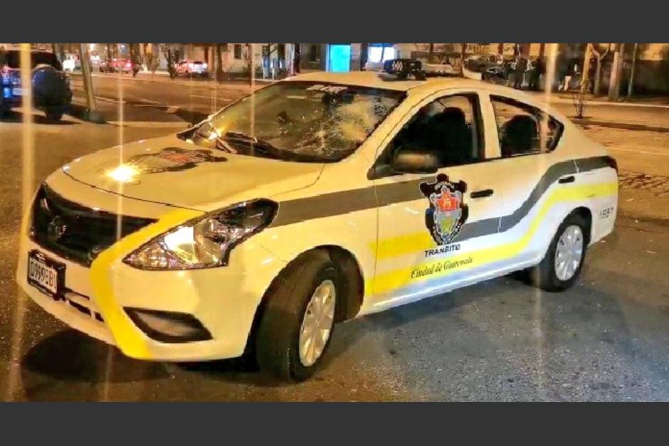 Varios agentes de la PMT fueron agredidos en la zona 12. (Foto: Victor Bolaños/Twitter) 