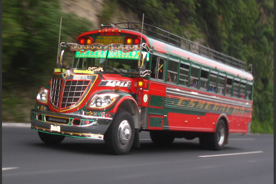 El piloto del bus iba contra vía y se pasó un semáforo en rojo frente a una escuela en Escuintla (Foto ilustrativa: Flirck)