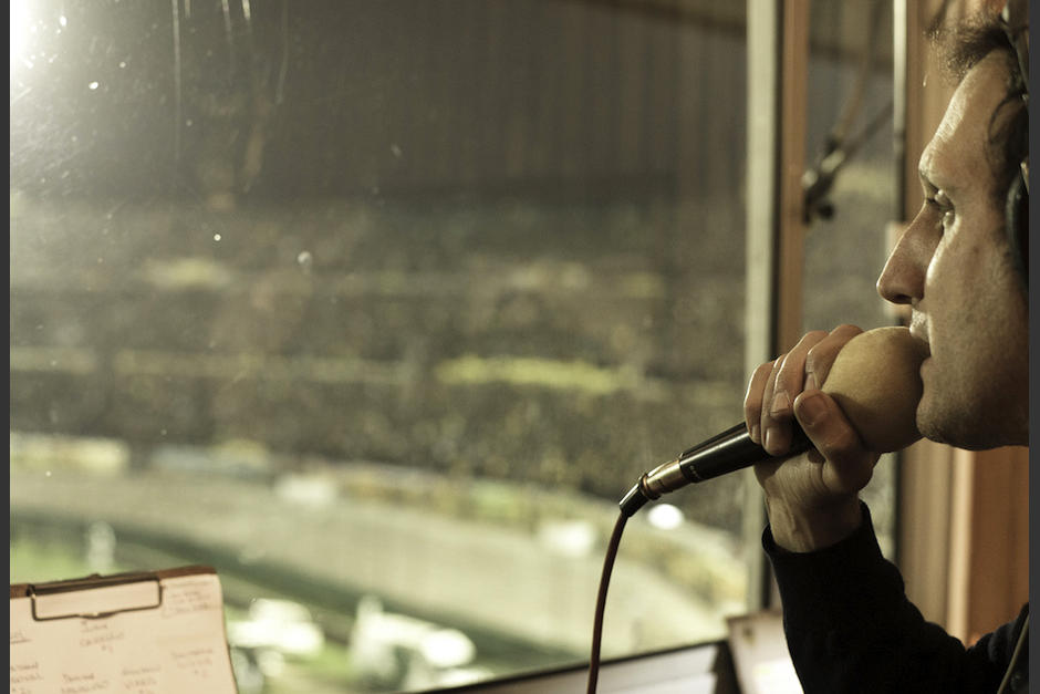 El narrador traslada la emoción del fútbol a la afición. (Foto: Ilustrativa)