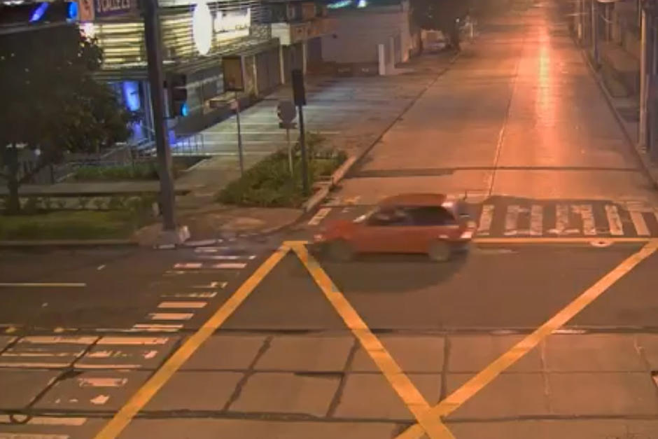 El hecho se produjo a una cuadra de la Torre del Reformador. (Captura Video)