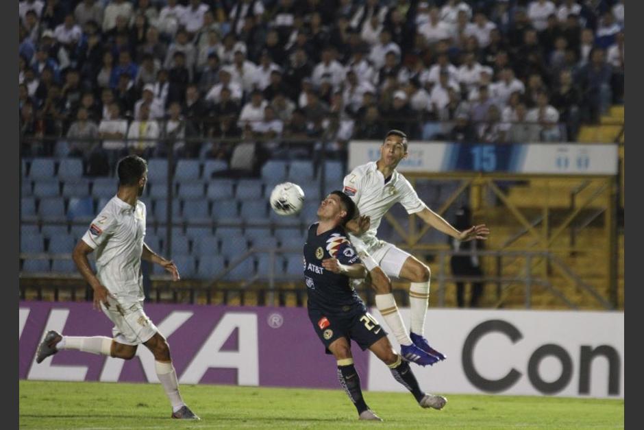 Varias jugadas fueron señaladas por jugadores y el cuerpo técnico. (Foto: Luis Barrios/Soy502) 