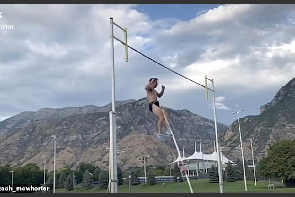 Zach McWhorter sufrió un terrible accidente con la pértiga cuando se entrenaba. (Foto: Captura)
