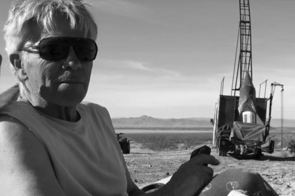 Mike Hugues murió cuando su cohete casero se estrelló. (Foto: Ben Bishop/Youtube)