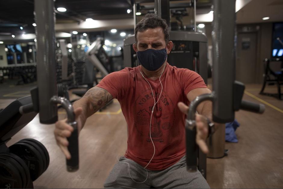 Las plataformas más populares piden a la población que utilicen mascarilla mientras la pandemia siga afectando al mundo. (Foto: AFP)