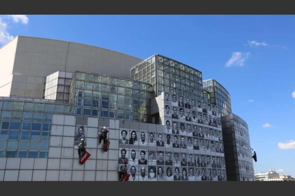JR rinde homenaje a los héroes que luchan en medio de la pandemia por salvar vidas. (Foto: Ópera Nacional de París)