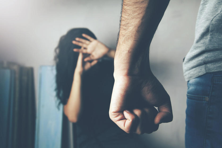 En el marco del noveno aniversario de la desaparición de Cristina Siekavizza, decenas de mujeres usan #JusticiaParaCristina para relatar sus testimonios de violencia en el hogar. (Imagen con fines ilustrativos. Foto: Shutterstock)