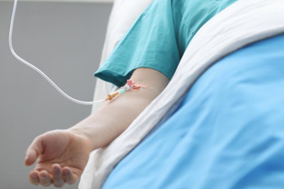 Juan Carlos Chávez no puede ser operado en un hospital público, debido a la emergencia sanitaria por el Covid-19 (Foto: Freepik)