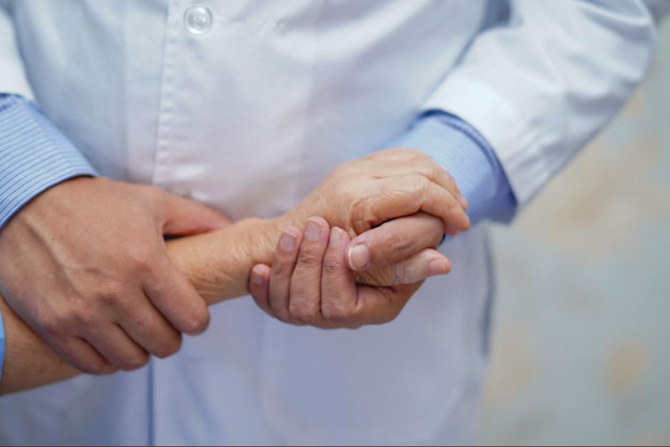 Anna Levine sobrevivió al cáncer pero perdió la batalla con el covid-19. (Foto: Freepik)