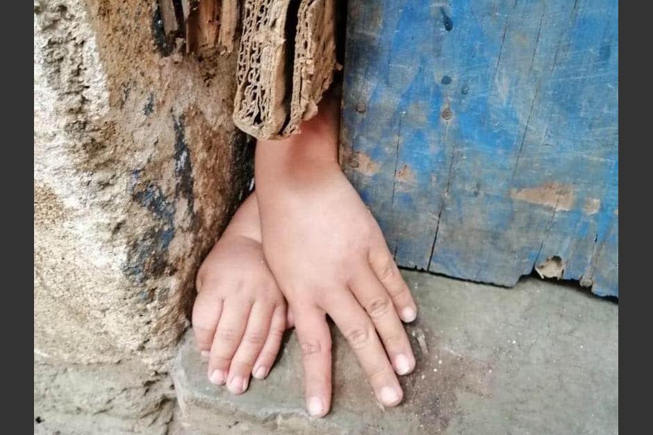 Los pequeños pidieron auxilio al personal de la Municipalidad de Mixco para ser liberados. (Foto: Muni Mixco)