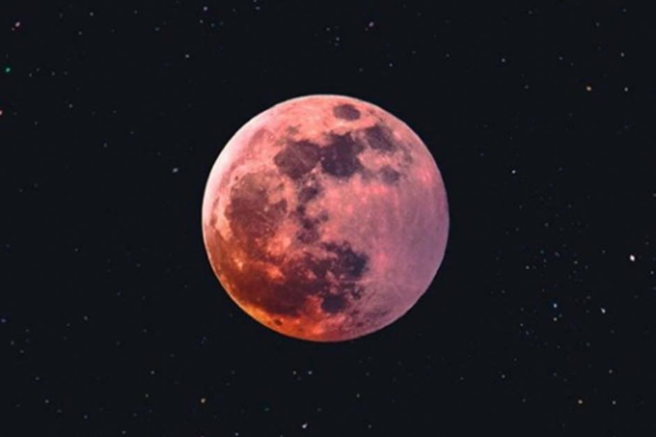 Miles de personas en varios países fueron testigos de este fenómeno astronómico (Fotografía: @timeoutmadrid)