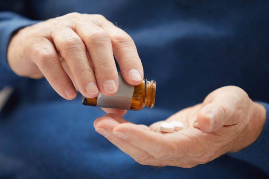 Médicos de diferentes especialidades coinciden en los riesgos de la automedicación (Fotografía: Freepik)