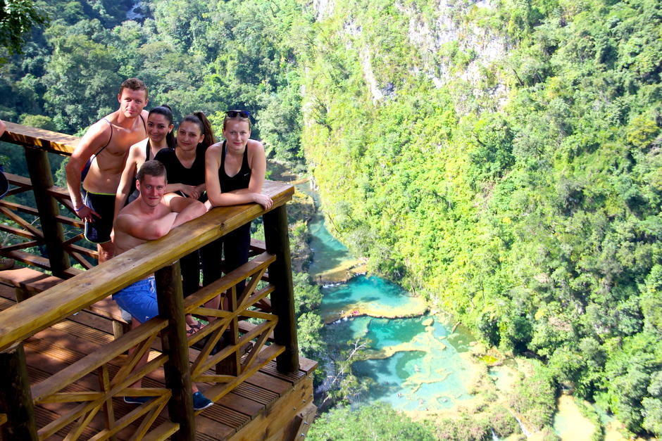 Semuc Champey es un sitio que ha adquirido una gran preferencia por los turistas amantes de la aventura. (Foto: Fredy Hernández/Soy502)