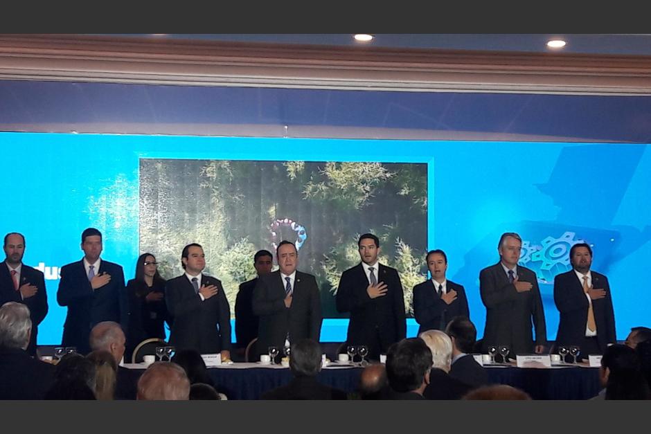 El presidente Alejandro Giammattei participó en un conversatorio con la Cámara de la Industria de Guatemala. (Foto: AGN)