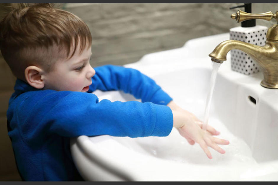 No evites hablar del tema, tú eres la persona indicada para informarles. (Foto: El Mundo)