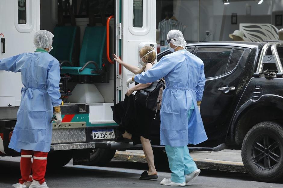 Los hospitales no se dan a basto para atender a los afectados por pandemia. (Foto: AFP) 
