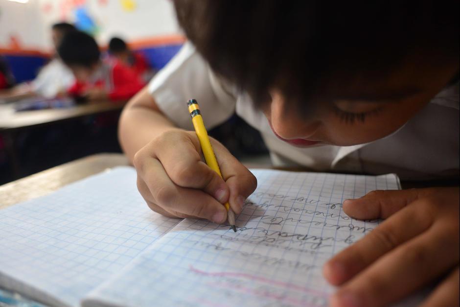 Quienes se atrasen en los pagos durante la emergencia no deberán ser sancionados por los establecimientos educativos. (Foto: Archivo/Soy502)