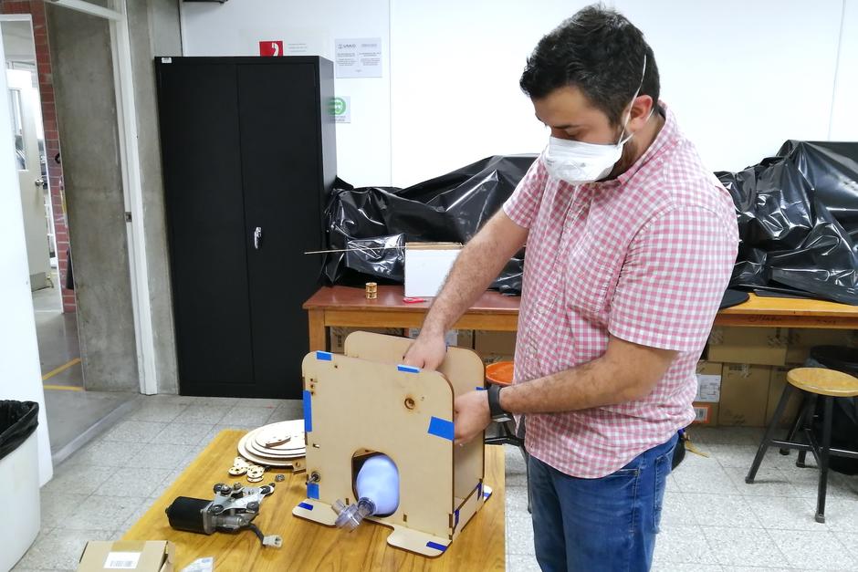 La idea es poder fabricar más de estos aparatos, pero para ello es necesario contar con un apoyo de varios sectores del país. (Foto: Universidad de Valle)