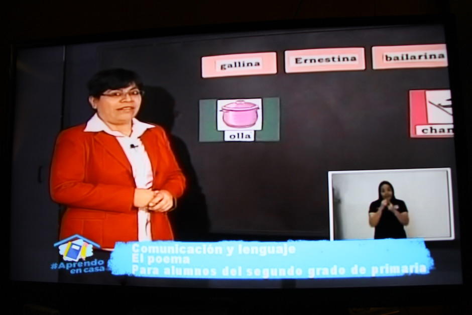 Las clases por televisión nacional iniciaron este martes 31 de marzo para el sector público. (Foto: Evelyn de León/Soy502) 