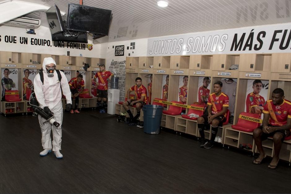 El país realizó miles de pruebas para detectar casos. (Foto: AFP) 