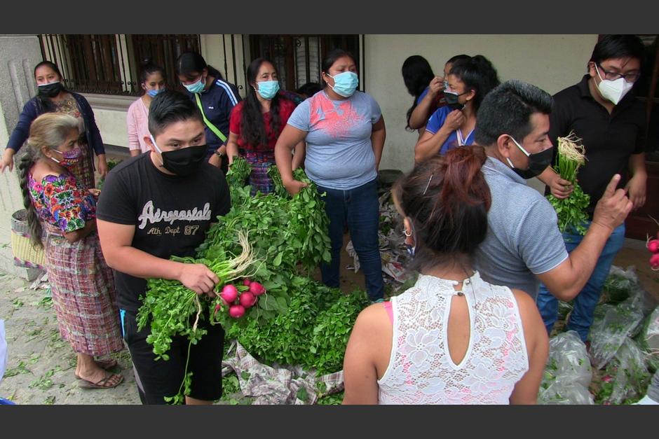 El alcalde de Santa Catarina Barahona adquirió los alimentos para el programa de Seguridad Alimentaria. (Foto: Miguel López/Nuestro Diario)